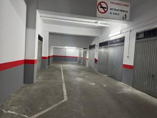 Aparcament cotxe a Petrer. Garaje individual cerrado en petrer