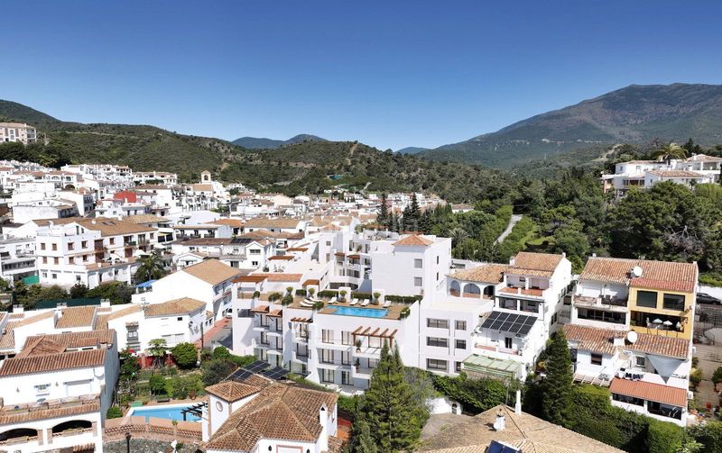 Foto cfc88760-eac9-4a4b-a385-6f0febf328c8. Àtic amb piscina a Benahavís pueblo Benahavís
