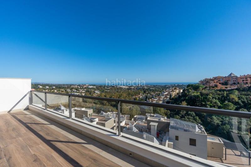 Foto 5c8c6505-f397-4904-bf5a-785f42e49ec1. Penthouse with heating parking pool in Los Naranjos Marbella