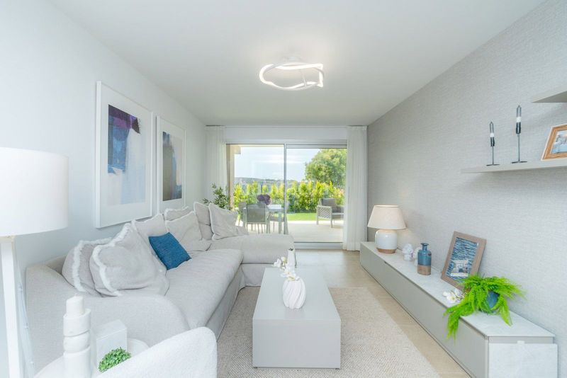 Foto 6c3d5580-a551-4a45-906c-2a42aea25829. Apartament amb aparcament piscina a Estepona golf Estepona