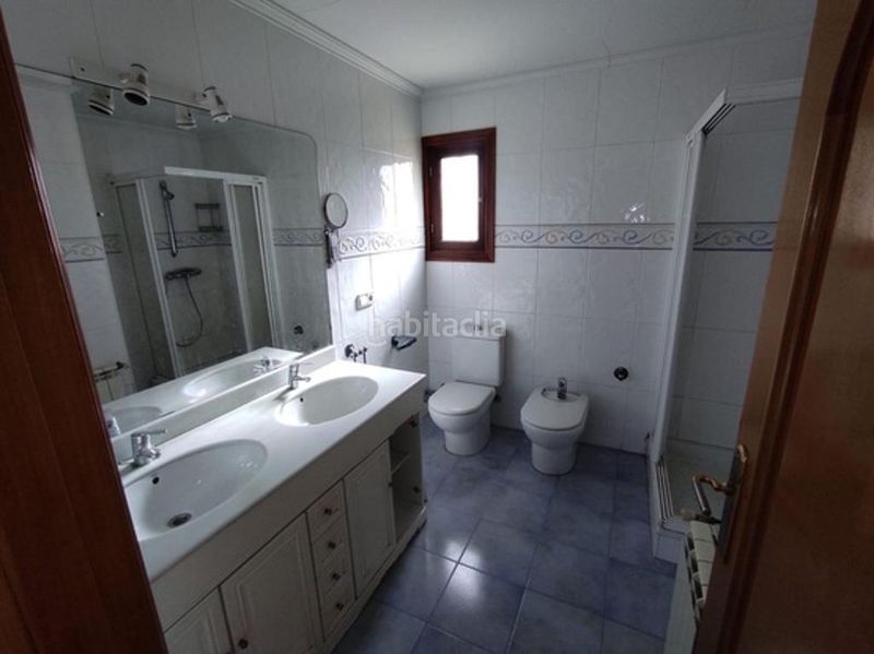 Foto f28a1881-79d9-492d-b14a-7d53054c6e14. Casa amb aparcament piscina a Campello Pueblo Campello (el)