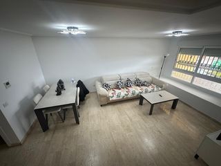 Semi detached house in Monforte del Cid. Casa adosada reformada de 254 m2 con garaje y terrazas en monfor