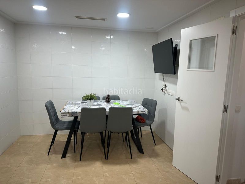 Foto febfa84d-d66a-4d00-b0be-400cd84641a2. Casa adossada amb aparcament a Monforte del Cid