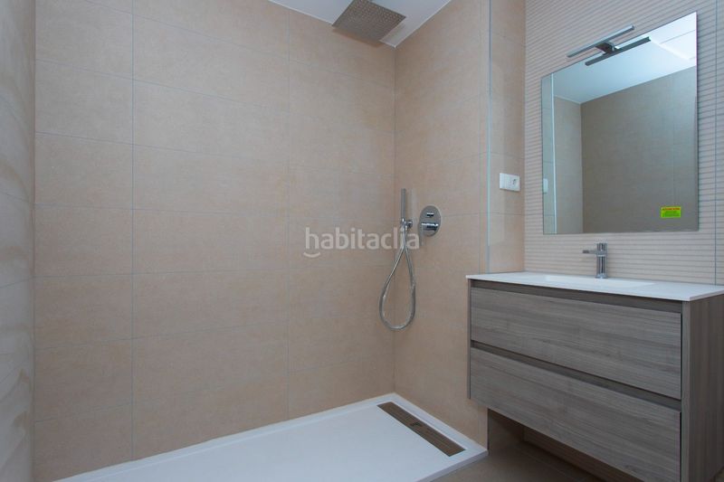 Foto 16376d97-da68-4142-b907-0d7f32c74946. Casa adossada amb piscina a Monforte del Cid