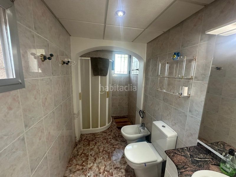 Foto ef9cb6b6-e66c-4ff0-ac69-46495f49446d. Xalet amb aparcament a Novelda