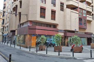 Local Comercial en San Miguel. Junto a la gran va y el teatro romea.
	bajo y entresuelo.
	