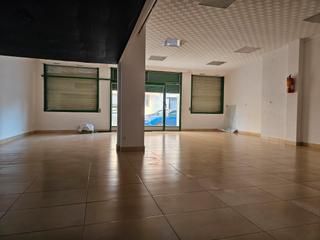 Local Comercial a Creu Alta. Local comercial con diferentes opciones