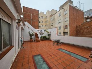 Maison jumelée à Creu Alta. Casa unifamiliar con local comercial en planta baja!