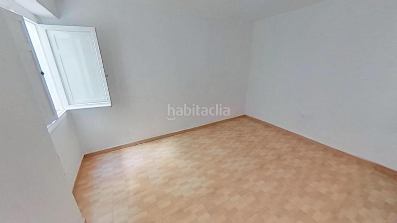 Foto f74c69d6-dd1c-4ab2-801a-1652a4263354. Piso  en venta muy cercano al centro en Campoamor Alicante