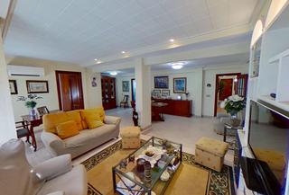 Etagenwohnung in Carolinas Altas. Piso muy amplio y luminoso en el corazon de carolinas altas!