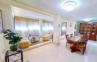 Appartement à Carolinas Altas. Piso muy amplio y luminoso en el corazon de carolinas altas!