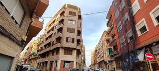 Flat  Calle martinez de velasco. Vive junto a las faldas del castillo sta bárbara