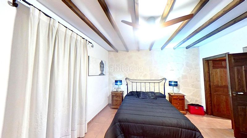 Foto b89a5341-a698-4b77-bf59-080a0313a8f5. Casa amb calefacció aparcament a Novelda