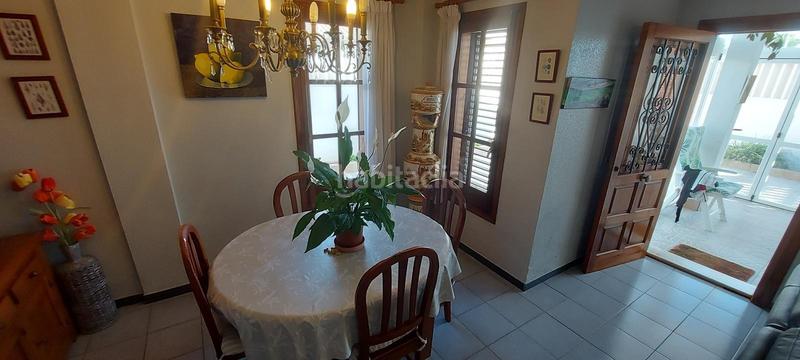 Foto 100cec81-fa0e-49c4-a3a6-9cf55e49835c. Casa aparellada amb calefacció aparcament piscina a Sagunt