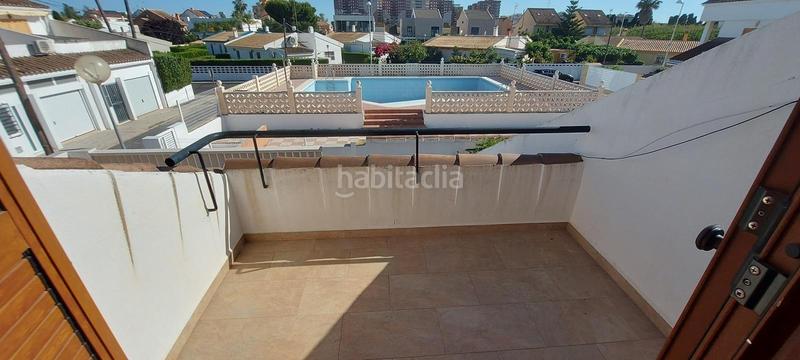 Foto 95bedabc-c27d-4a50-9cb9-2027006c525c. Casa aparellada amb calefacció aparcament piscina a Sagunt
