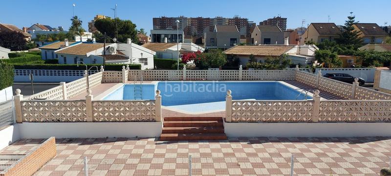 Foto f9085c43-686e-4908-b704-b45c1b6a3ffc. Casa aparellada amb calefacció aparcament piscina a Sagunt