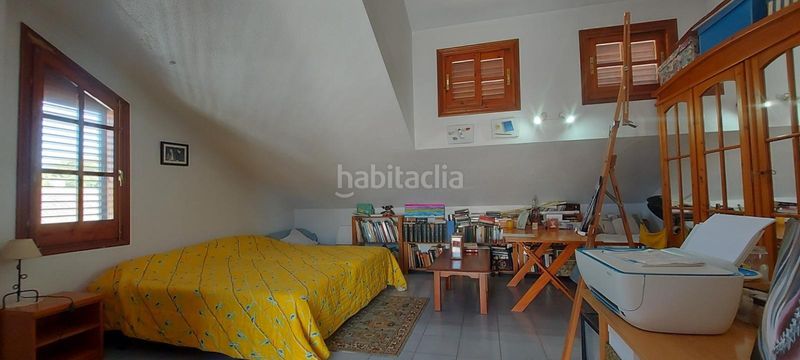Foto 30169409-215b-453d-8247-7b329414ffbb. Casa aparellada amb aparcament a Corinto-Almardà Sagunt
