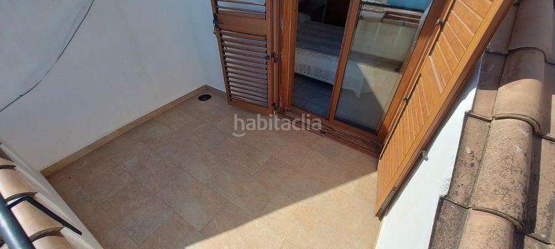 Foto 337242a0-1eeb-47f7-bb76-7e96c2e521e0. Casa aparellada amb aparcament a Corinto-Almardà Sagunt