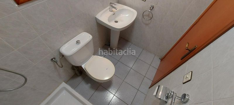 Foto 5a326cda-2e9f-453a-b799-0a0796f33667. Casa aparellada amb aparcament a Corinto-Almardà Sagunt