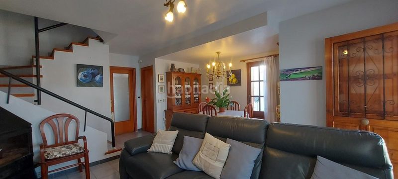 Foto ab6ce49d-e512-49e5-b9a6-44d7d0983aa3. Casa aparellada amb aparcament a Corinto-Almardà Sagunt