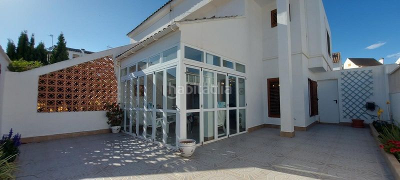 Foto d4eeac6d-52cc-4a10-b6fc-d0be2a37b9d7. Casa aparellada amb aparcament a Corinto-Almardà Sagunt