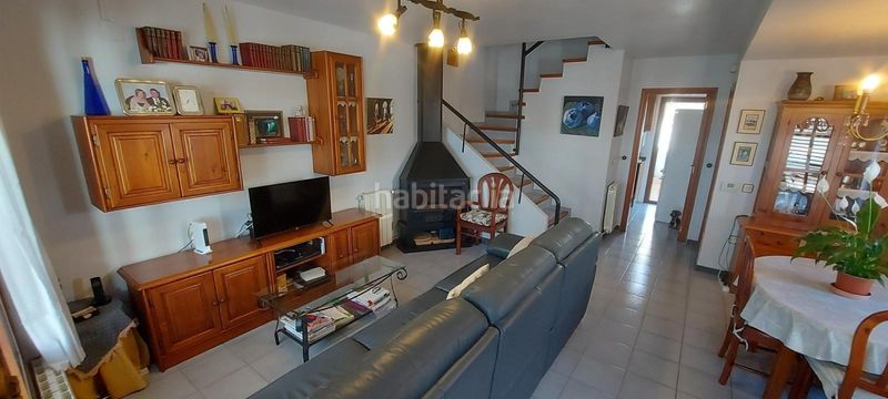 Foto e45dadd0-e0d2-428b-9041-929cb243c89e. Casa aparellada amb aparcament a Corinto-Almardà Sagunt