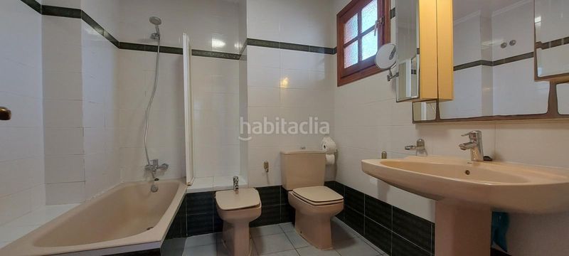 Foto ea89508a-f715-40f7-a040-e1dda240d2b6. Casa aparellada amb aparcament a Corinto-Almardà Sagunt