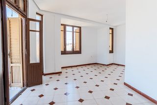 Flat in Centro-El Castillo. Piso a la venta en sagunto, 3 hab, 2 baño, balcón.