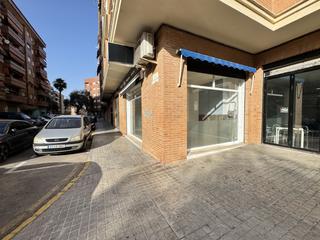 Location Local commercial  Torrent - cl creu roja. Local comercial bien ubicado.
