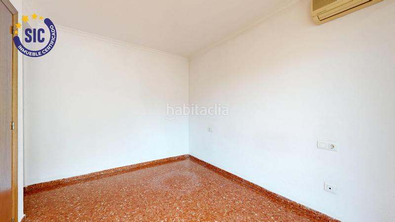 Foto 28770fa8-eda9-4510-84e2-2942e8274f14. Pis amb calefacció aparcament a Zona Calle Valencia Torrent