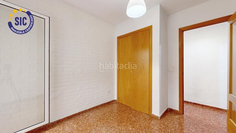 Foto 2afe84b3-a6be-4676-8ed9-1b1ce4b84997. Pis amb calefacció aparcament a Zona Calle Valencia Torrent