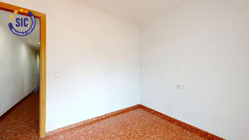 Foto 3b2b8c33-895c-4138-a0f4-fd9e629fc3d1. Pis amb calefacció aparcament a Zona Calle Valencia Torrent