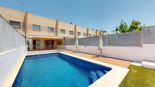 Rent Semi detached house  Torrent - cl comare pilar marti hdez. Magnífico adosado unifamiliar con piscina privada