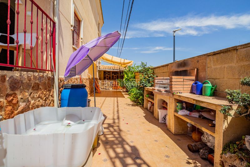 Foto 928b8d99-704f-43ed-8c7d-1b3f914a500f. Casa adosada en Casco urbano Polop