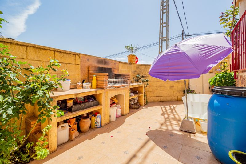 Foto c69c21a2-f68f-4f8d-9024-dbf9c7077240. Casa adosada en Casco urbano Polop