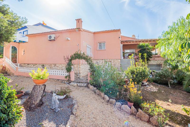 Foto b82bf2d0-8d2c-4759-b990-e529469667e1. Xalet amb calefacció aparcament piscina a L´Albir Alfàs del Pi (l´)
