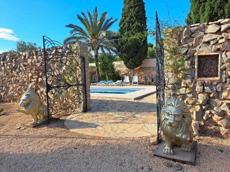 Foto b004eb85-f479-44f8-ad4e-9ab79e1f3ff9. Chalet con riscaldamento parcheggio piscina in Altea ciudad Altea