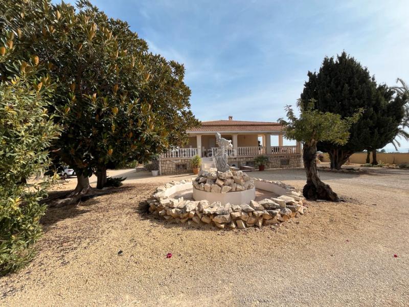 Foto ec74ad95-a54b-4739-aaa6-936935329423. Chalet con riscaldamento parcheggio piscina in Altea ciudad Altea