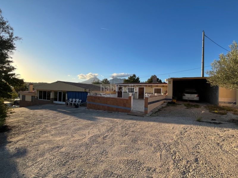 Foto 464b3b69-8fdf-4392-bae0-2b9ad79d2c9f. Casa adossada amb aparcament a La Nucia Pueblo Nucia (la)