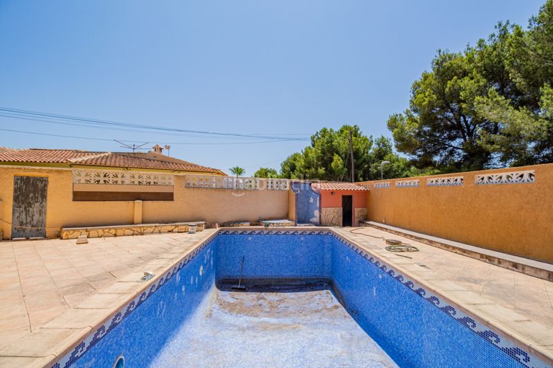 Foto 5e66faf5-bdbe-41a6-9240-ef17665bce34. Xalet amb calefacció aparcament piscina a La Nucia Pueblo Nucia (la)