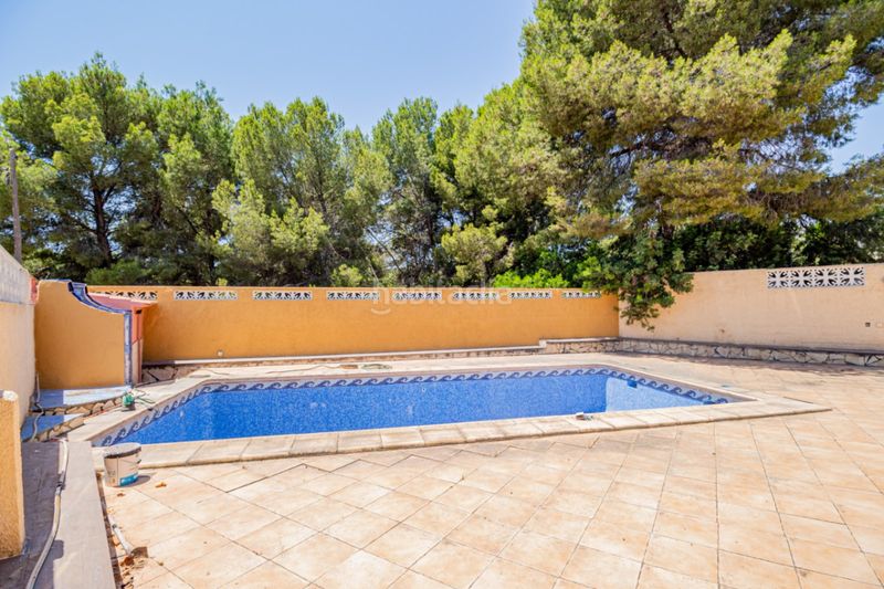 Foto 7c3c740d-57e5-42c8-b01d-3722a618d81a. Xalet amb calefacció aparcament piscina a La Nucia Pueblo Nucia (la)