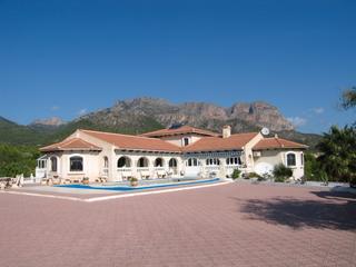 Chalet in La Nucia Pueblo