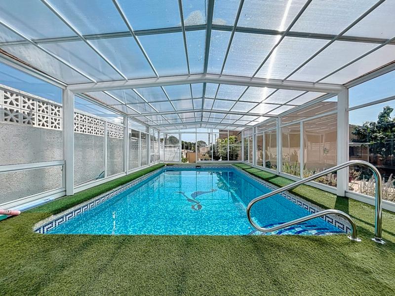 Foto 6a221478-aa73-4fd6-8a3a-d189401cde4a. Casa adossada amb calefacció aparcament piscina a Alfàs del Pi (l´)