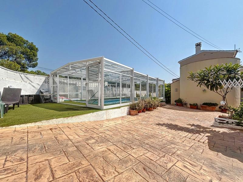 Foto bcdaee57-48ce-47c3-a768-52df11d51e86. Casa adossada amb calefacció aparcament piscina a Alfàs del Pi (l´)