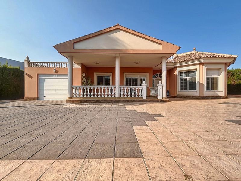 Foto a95c86f2-2f9a-421d-ab7d-263a9bbf51dc. Chalet con parcheggio piscina in L´Albir Alfàs del Pi (l´)