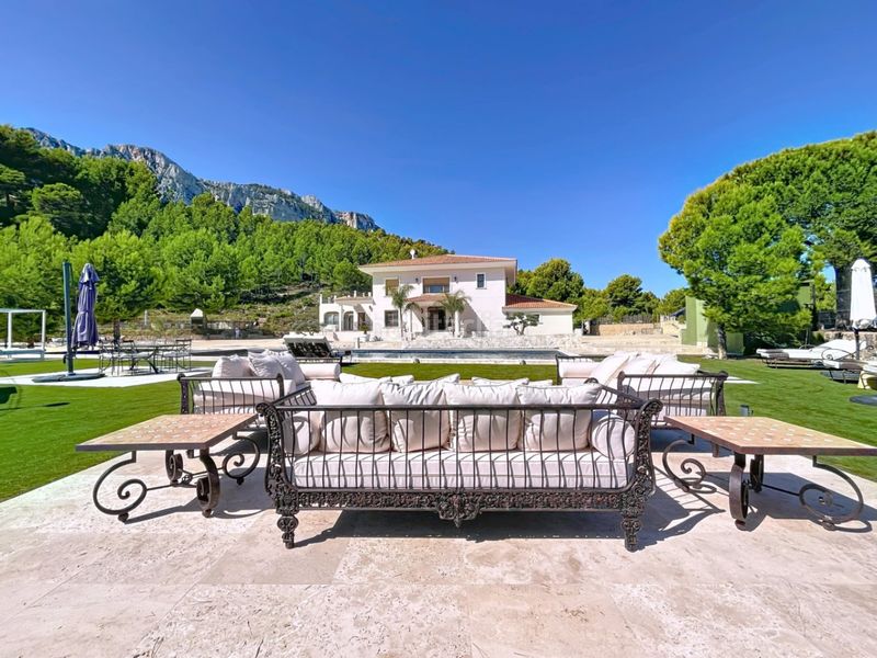 Foto 3bbad687-3029-406e-85dd-71c4731883a4. Chalet mit parking pool in Benimantell