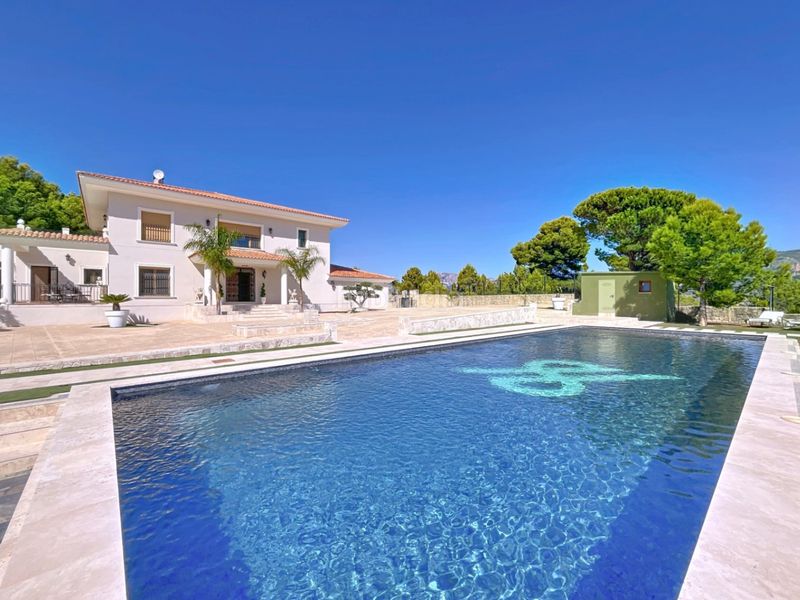 Foto 4434b917-43ad-4f2a-93df-fa60723b7150. Chalet mit parking pool in Benimantell