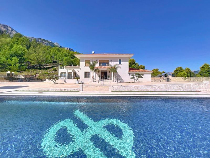 Foto 4c6d82b9-b369-4870-a45f-57d2f989e646. Chalet mit parking pool in Benimantell