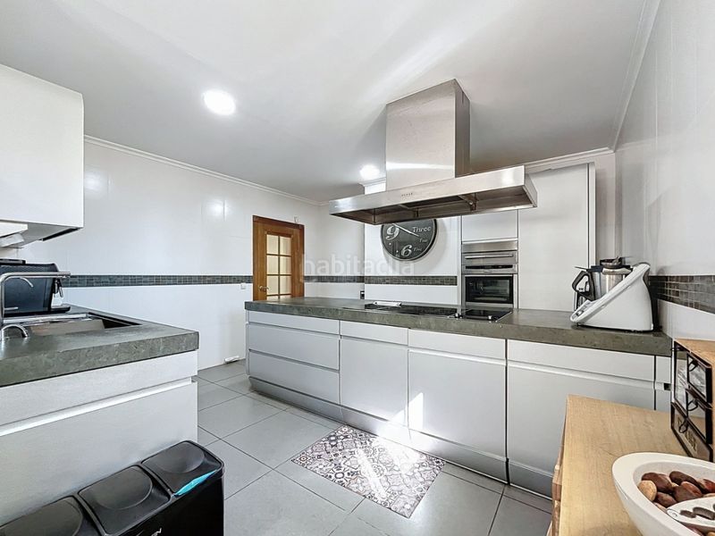 Foto 7bafa3db-7cb5-448c-8935-1c59a4dc5688. Chalet mit parking pool in Benimantell