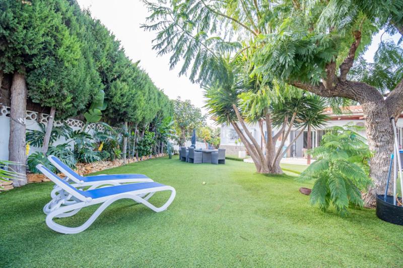 Foto f3b8cfc4-42e1-48ca-8cf5-220bf2e7dfdc. Chalet con riscaldamento parcheggio piscina in L´Albir Alfàs del Pi (l´)